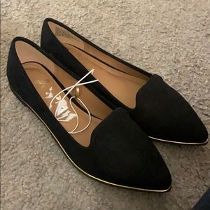Cute black flats with gold accent